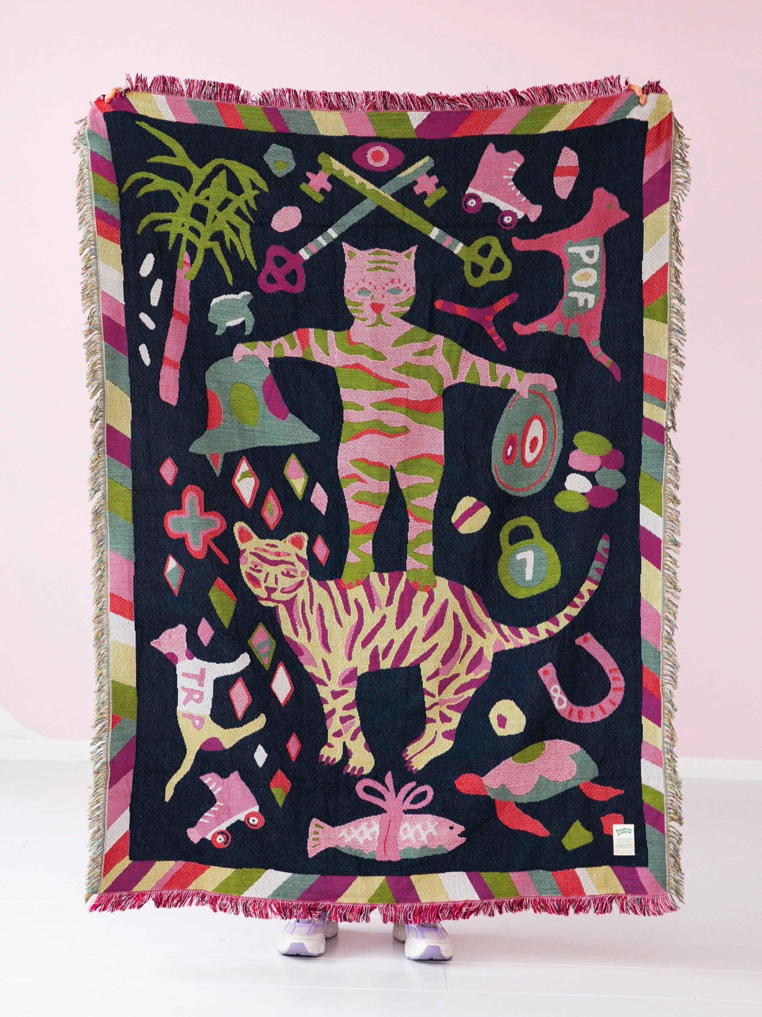 Luck favors / blanket