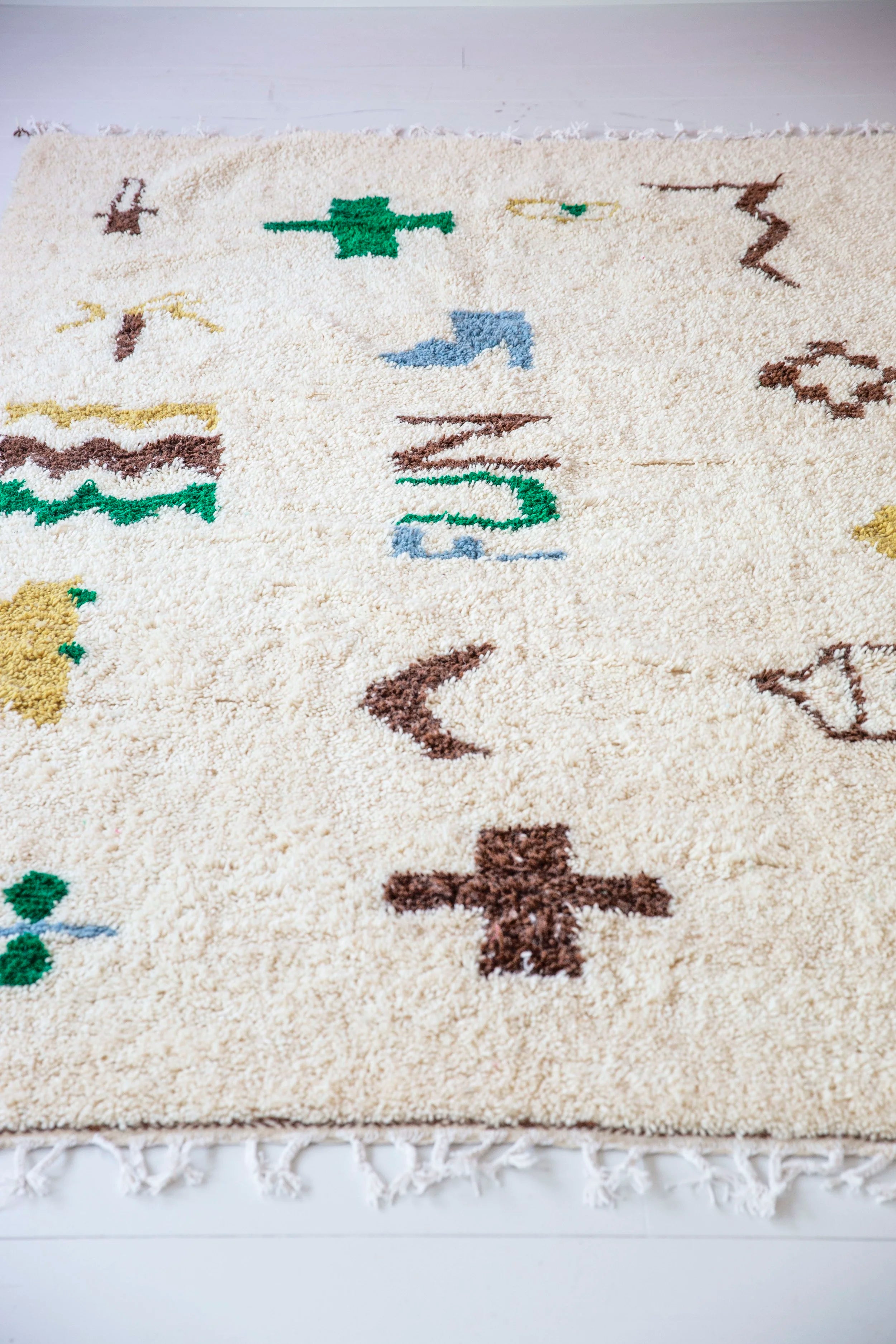 Symbols of fun / brown / wool rug XL