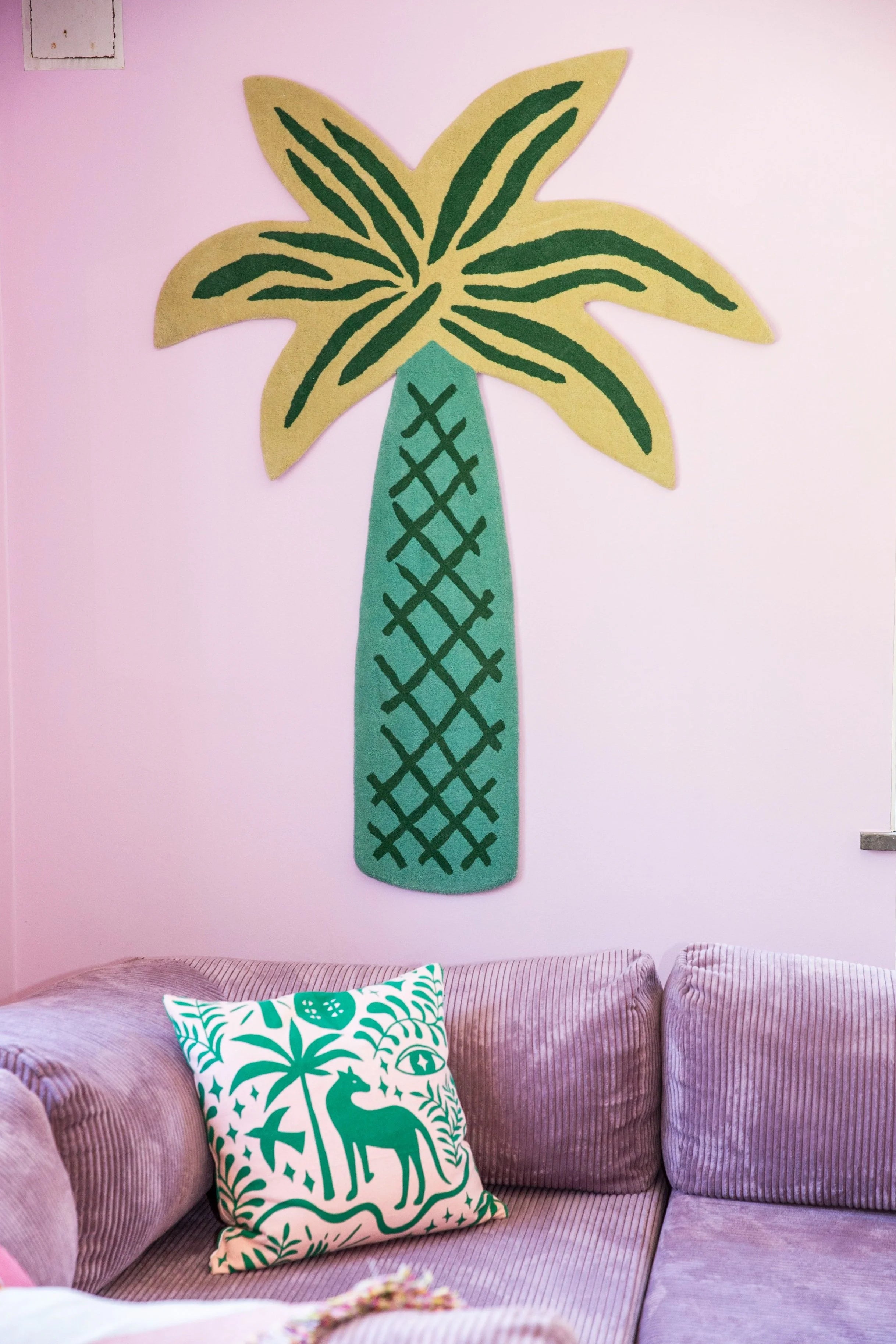 Palm tree / tufted rug /green