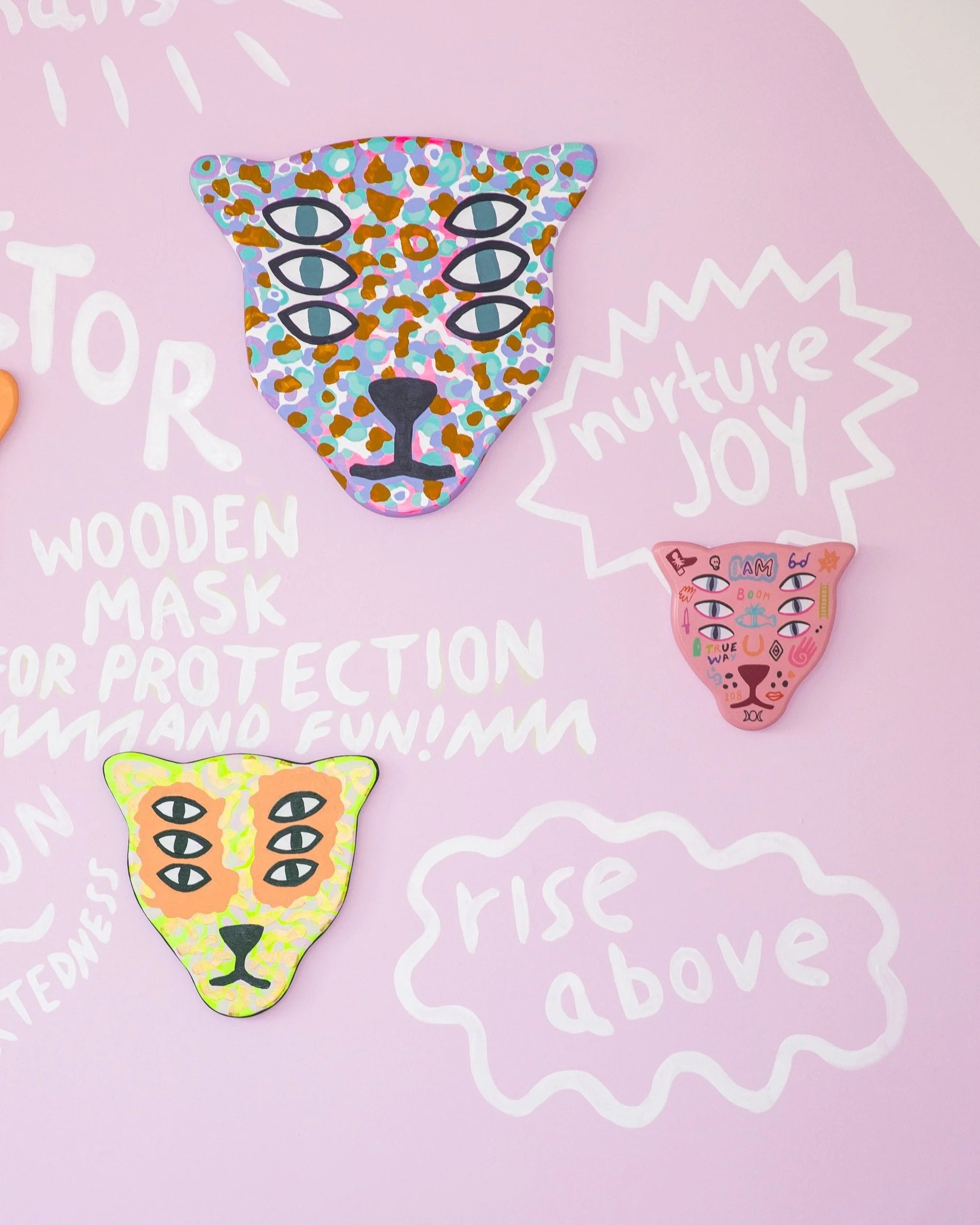 The Protector / wooden mask pink