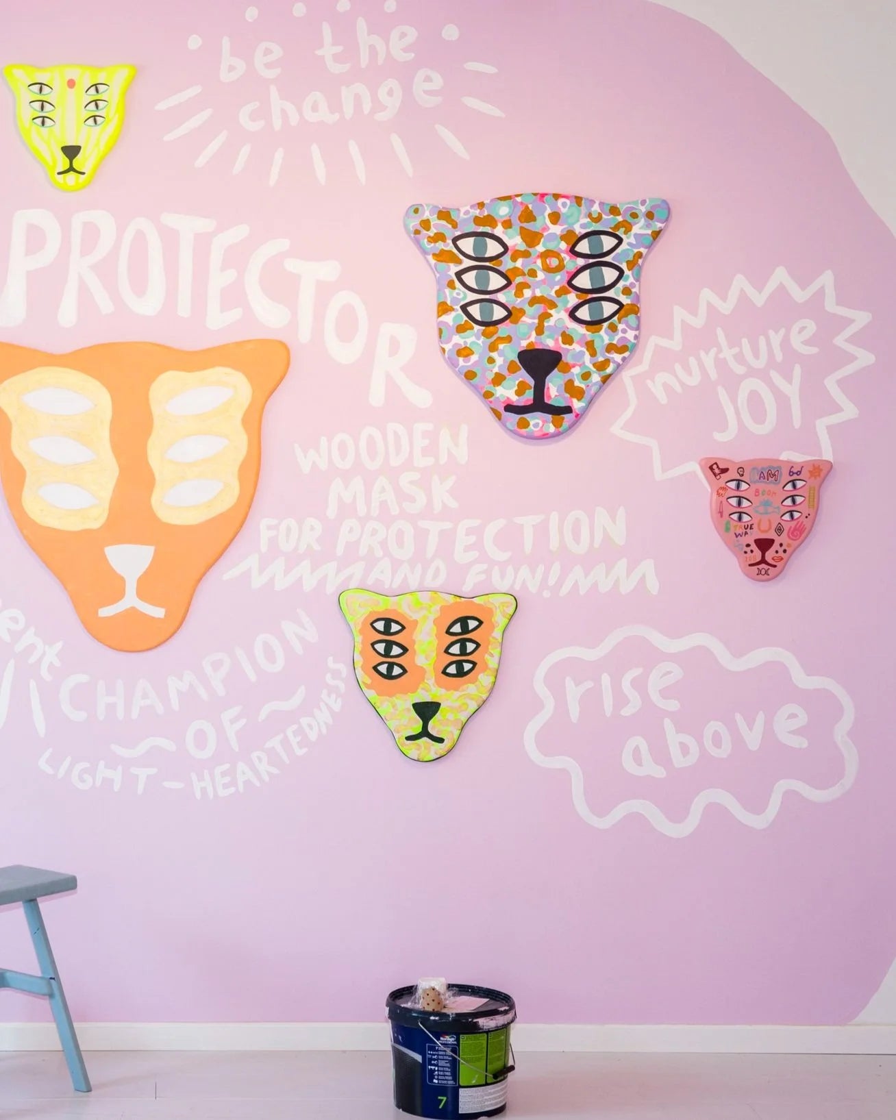 The Protector / wooden mask pink