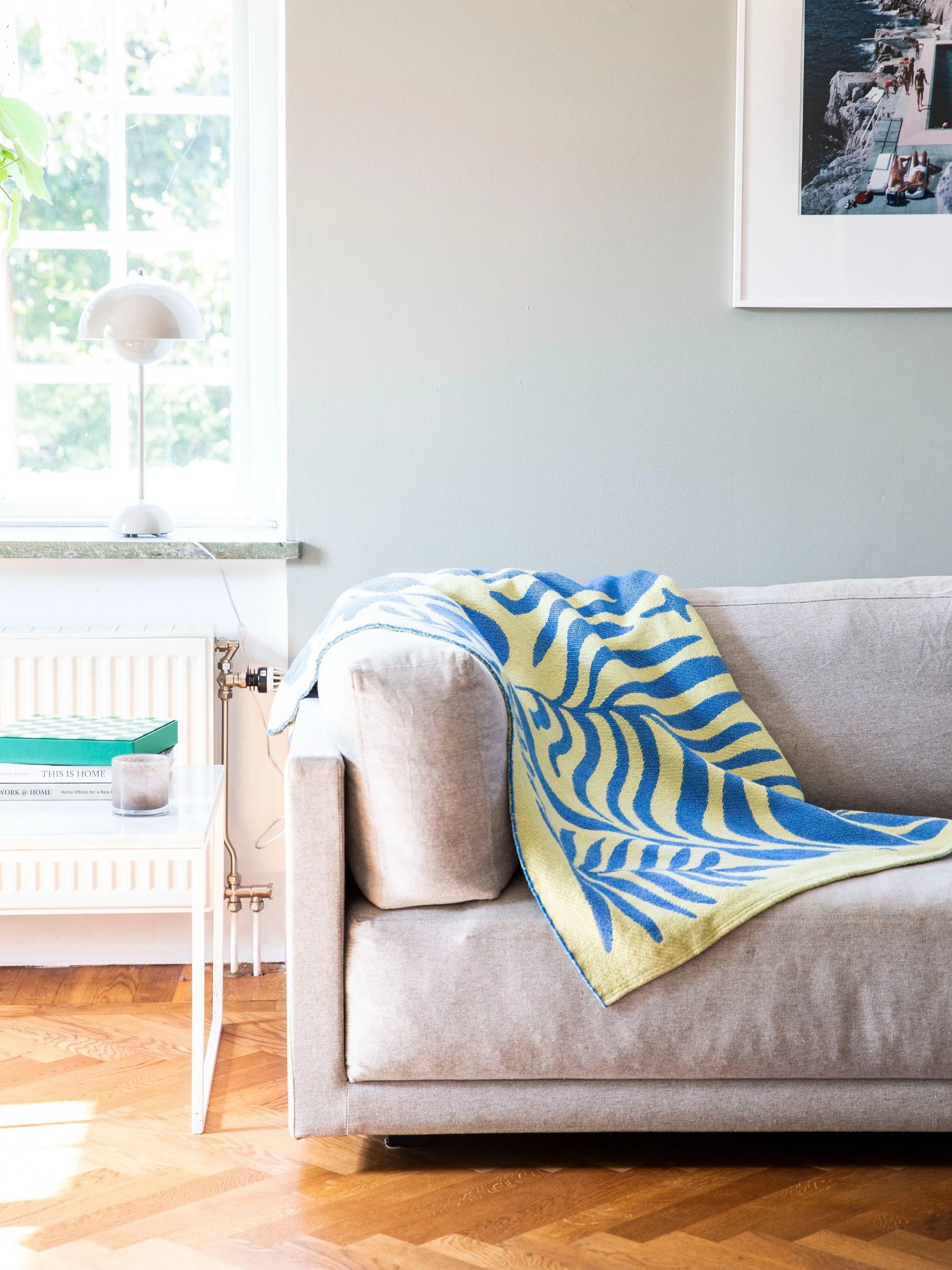 Totem animal garden / cotton blanket / lime & blue