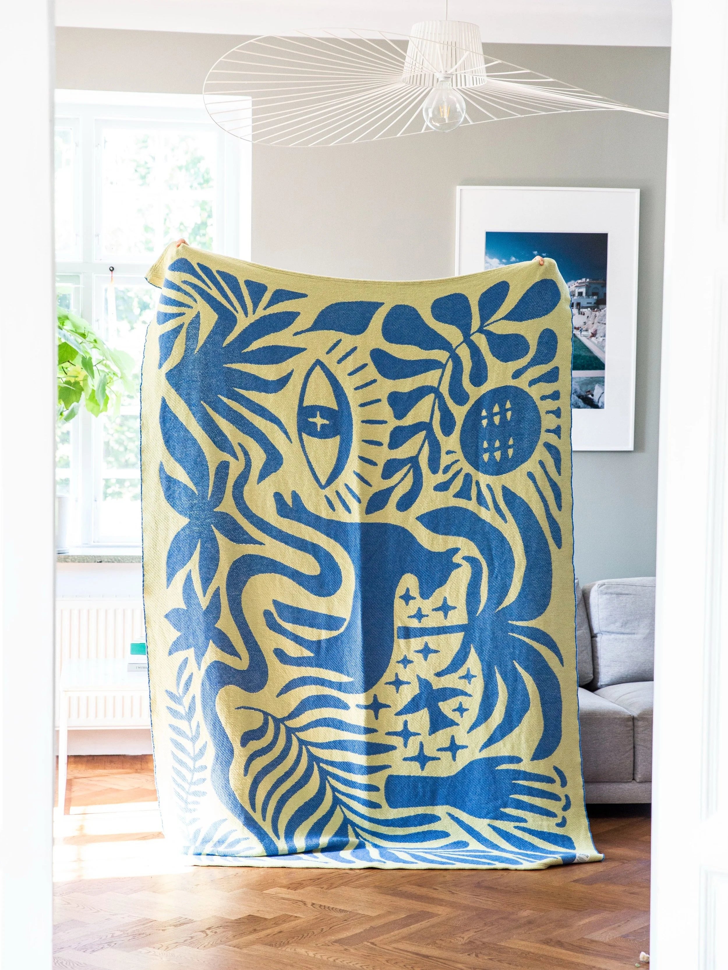 Totem animal garden / cotton blanket / lime & blue