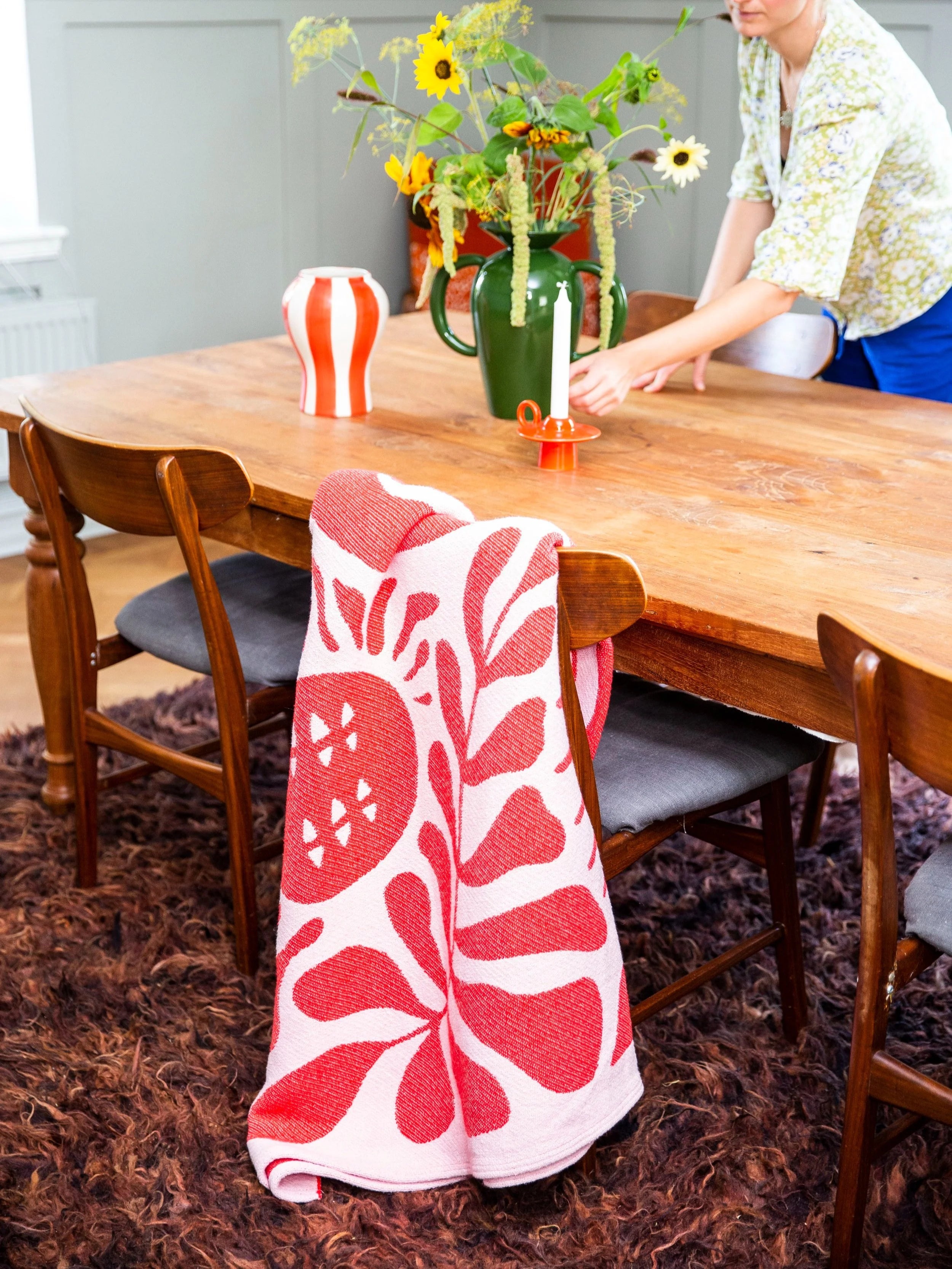 Totem animal garden / cotton blanket / pink & red