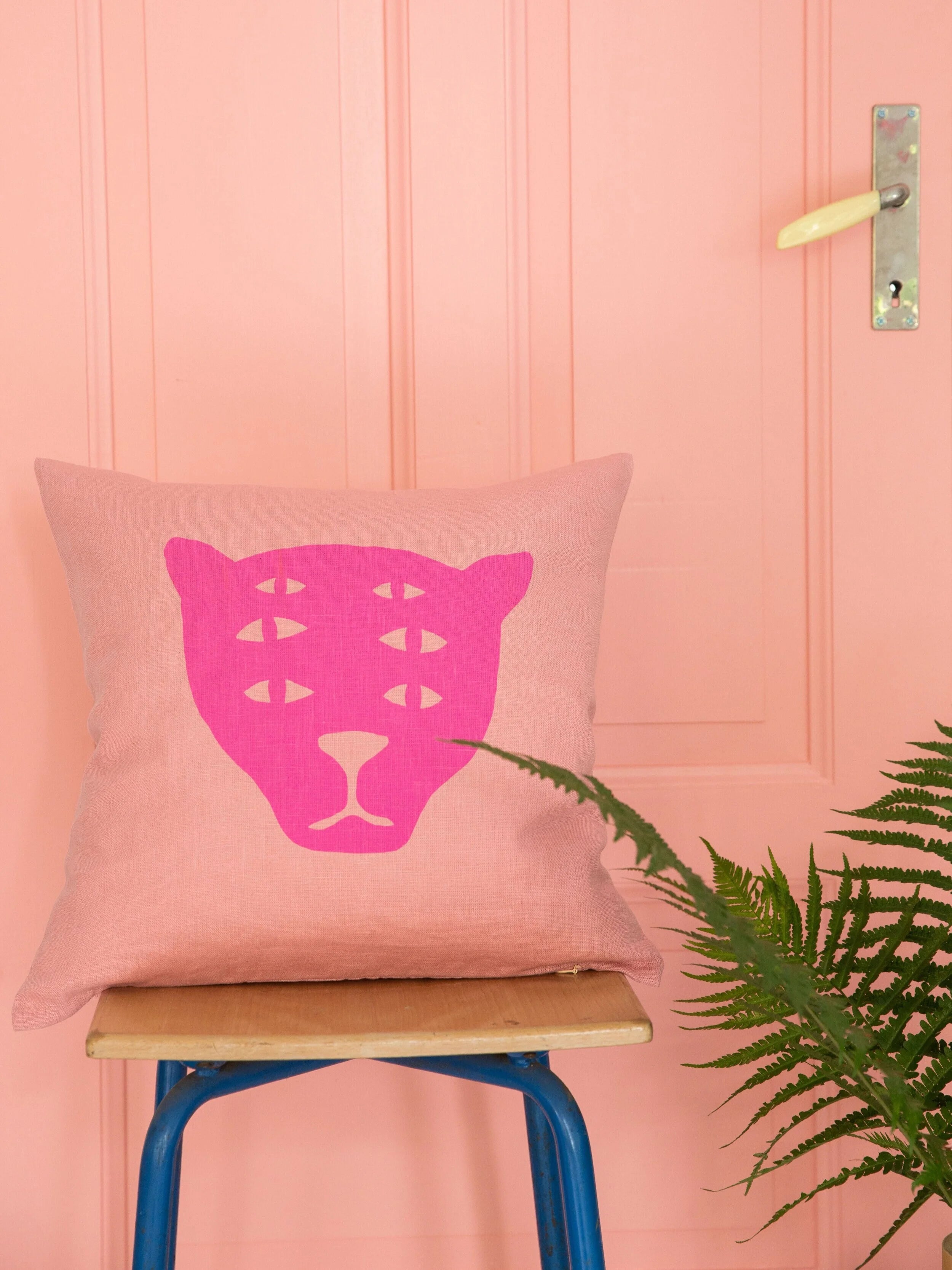 The Protector / cushion cover / pink