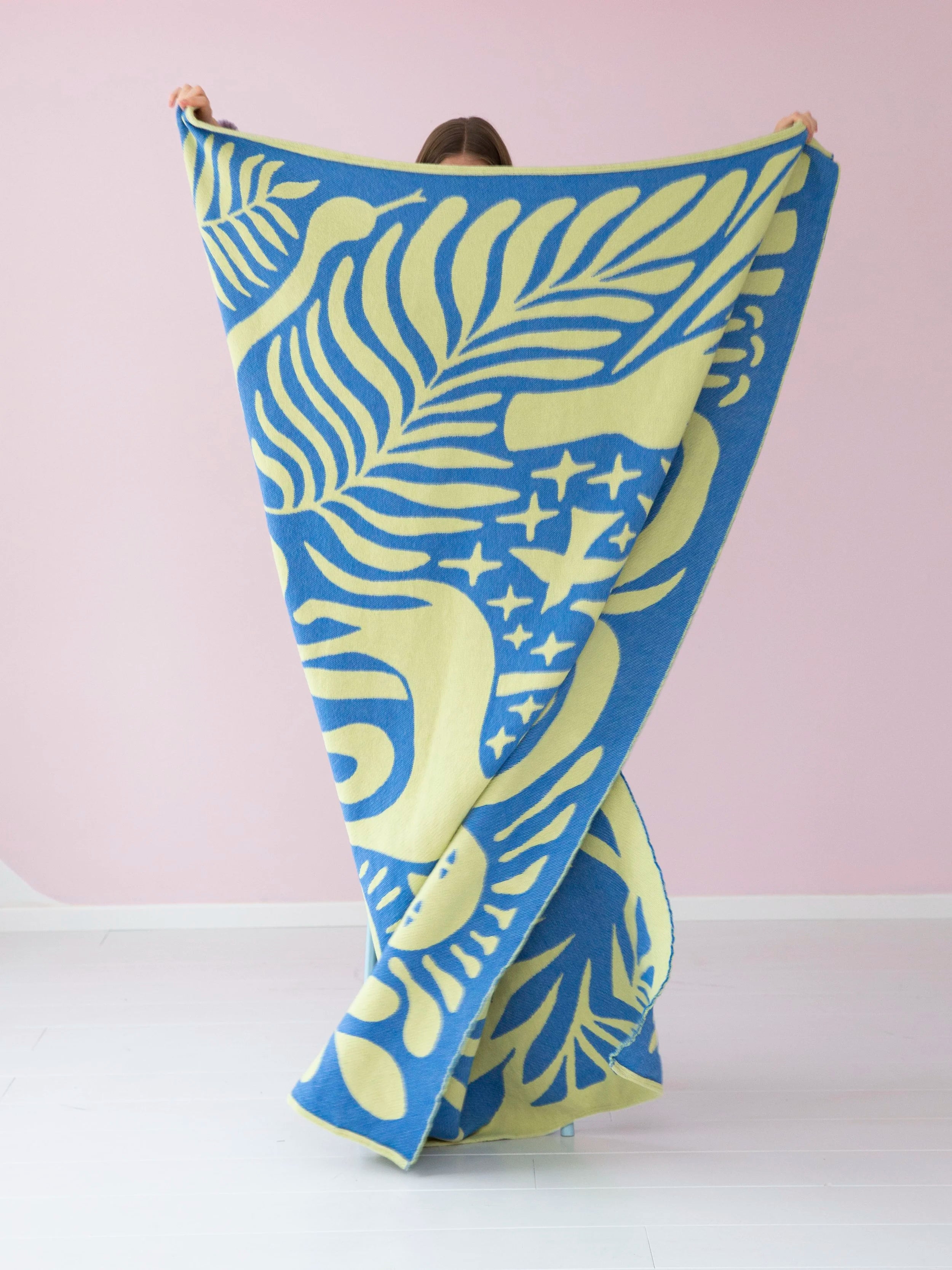 Totem animal garden / cotton blanket / lime & blue