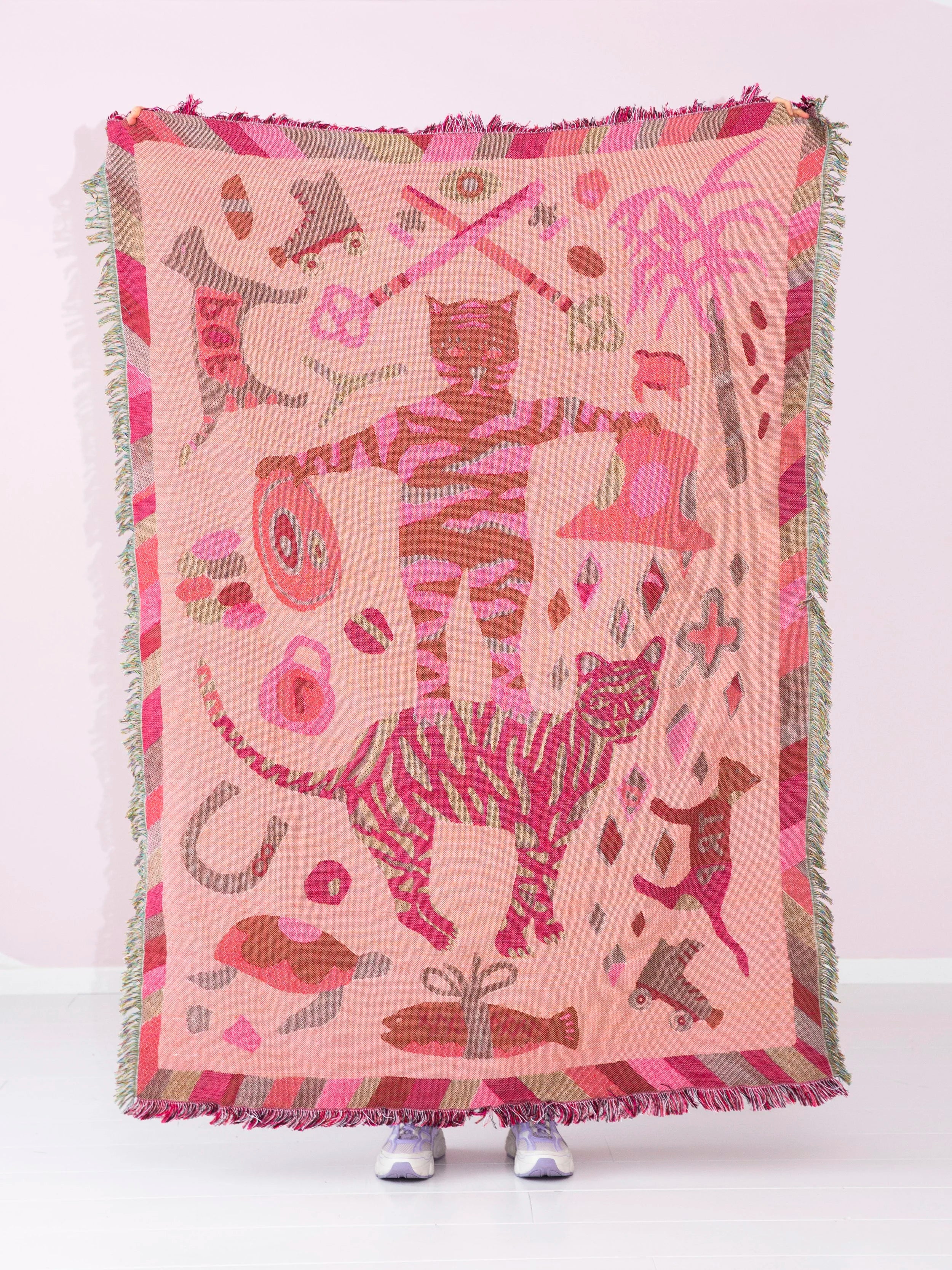 Luck favors / blanket