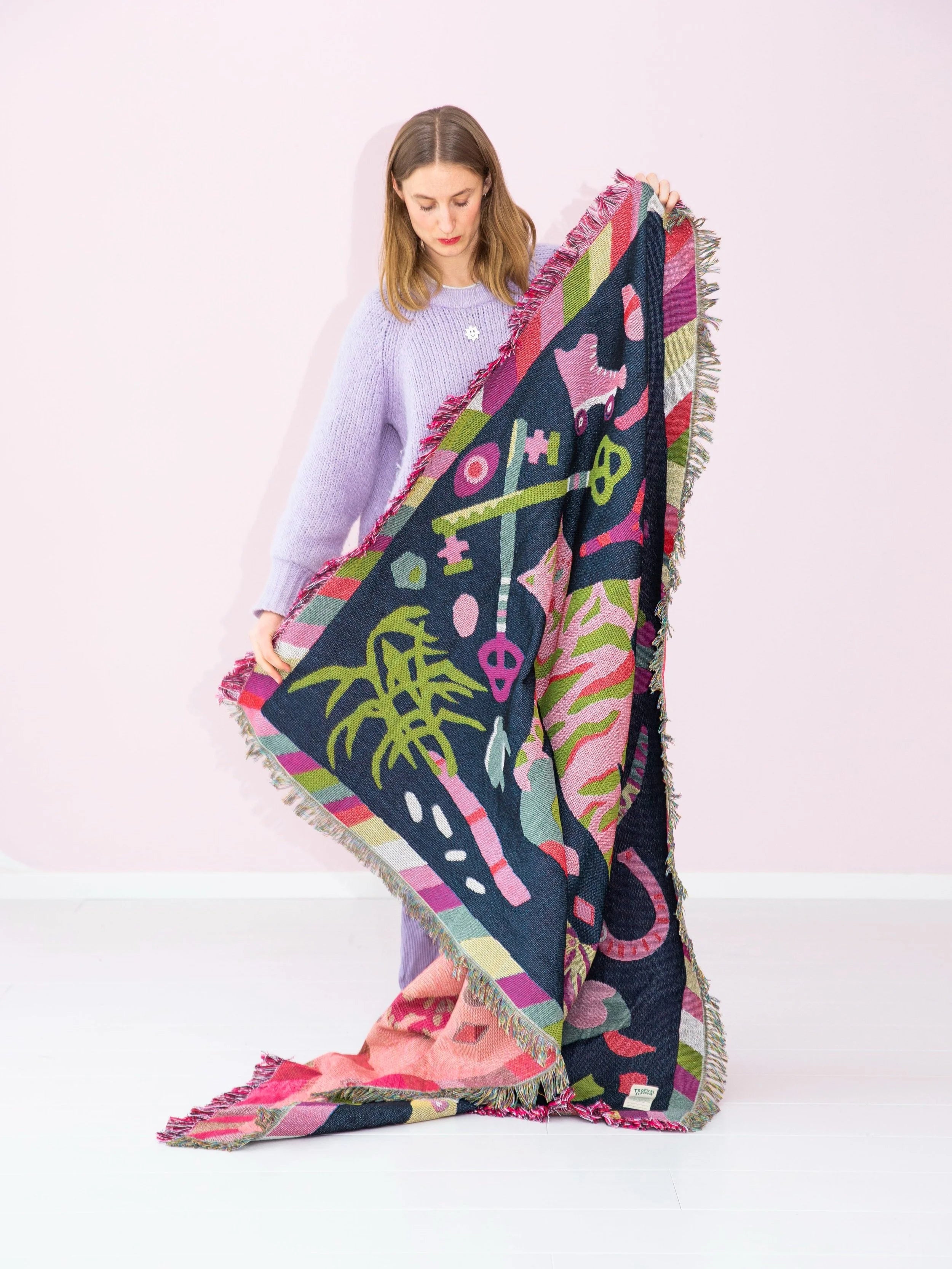 Luck favors / blanket