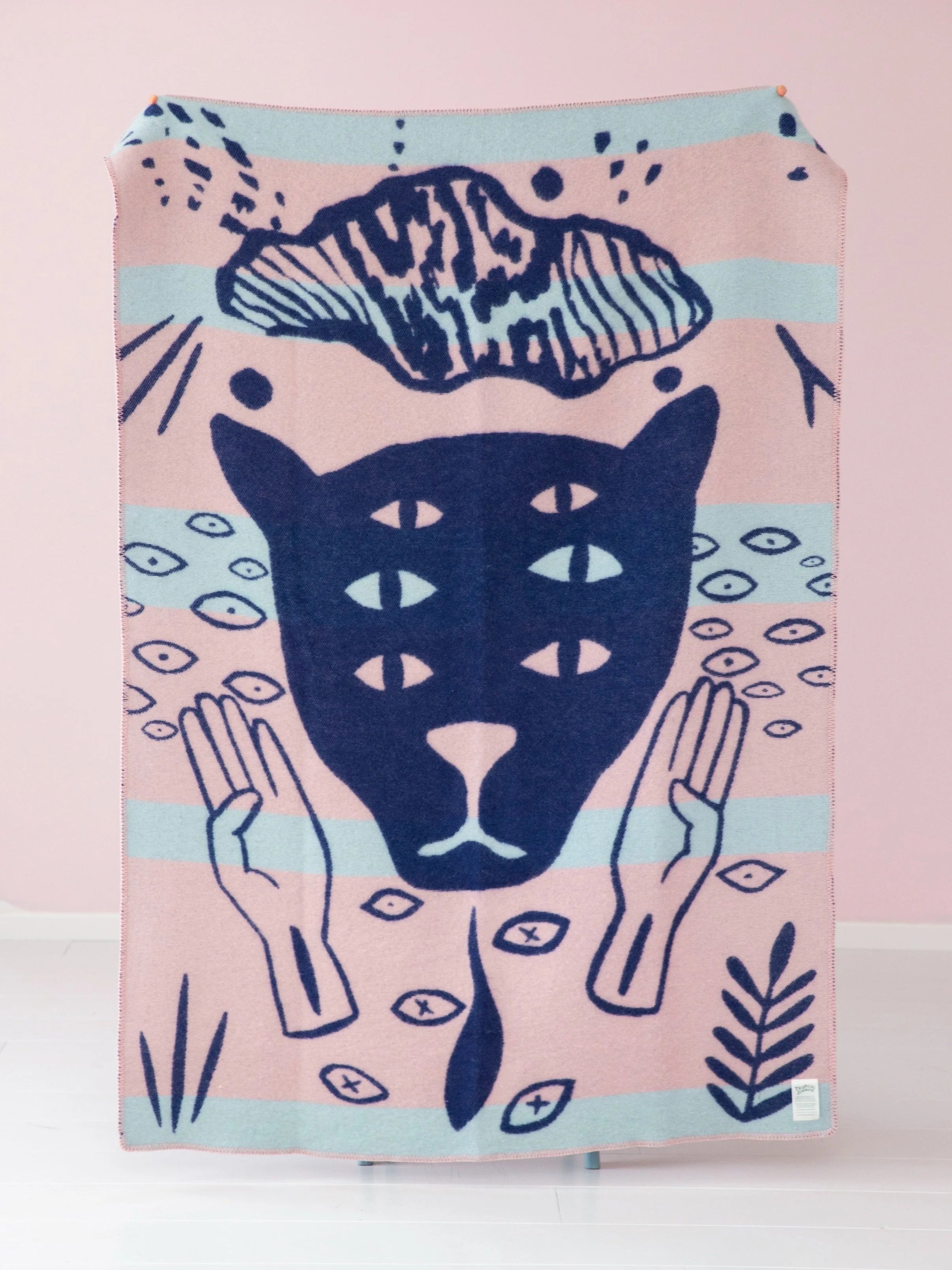 The Protector wool blanket / light pink