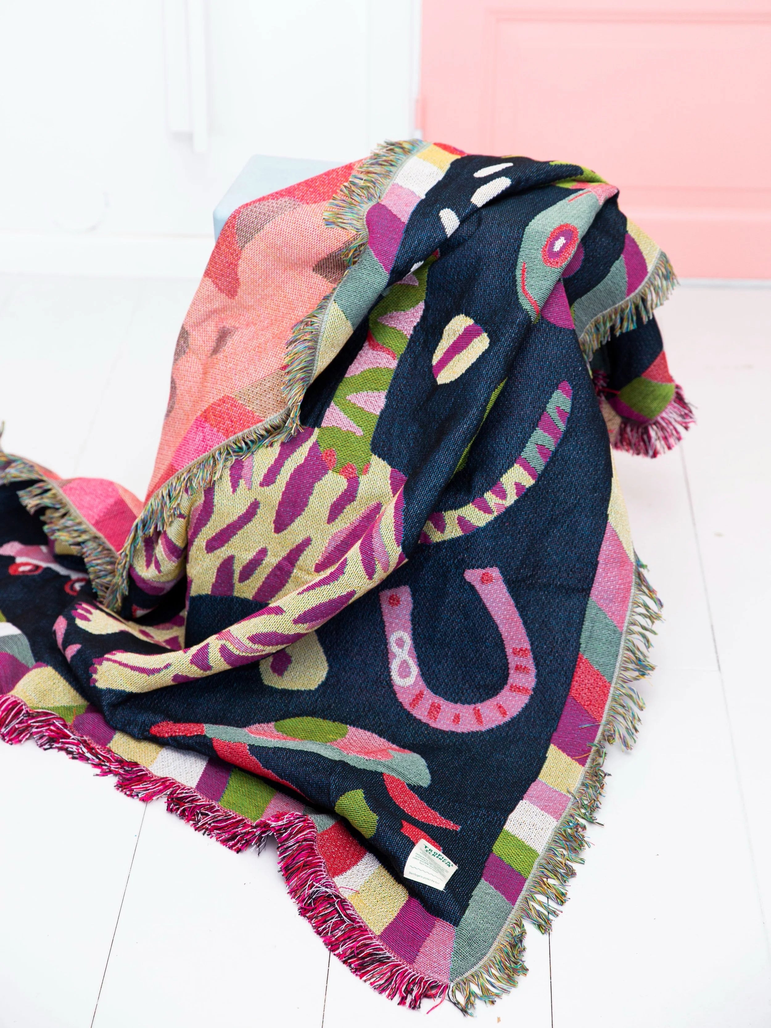 Luck favors / blanket