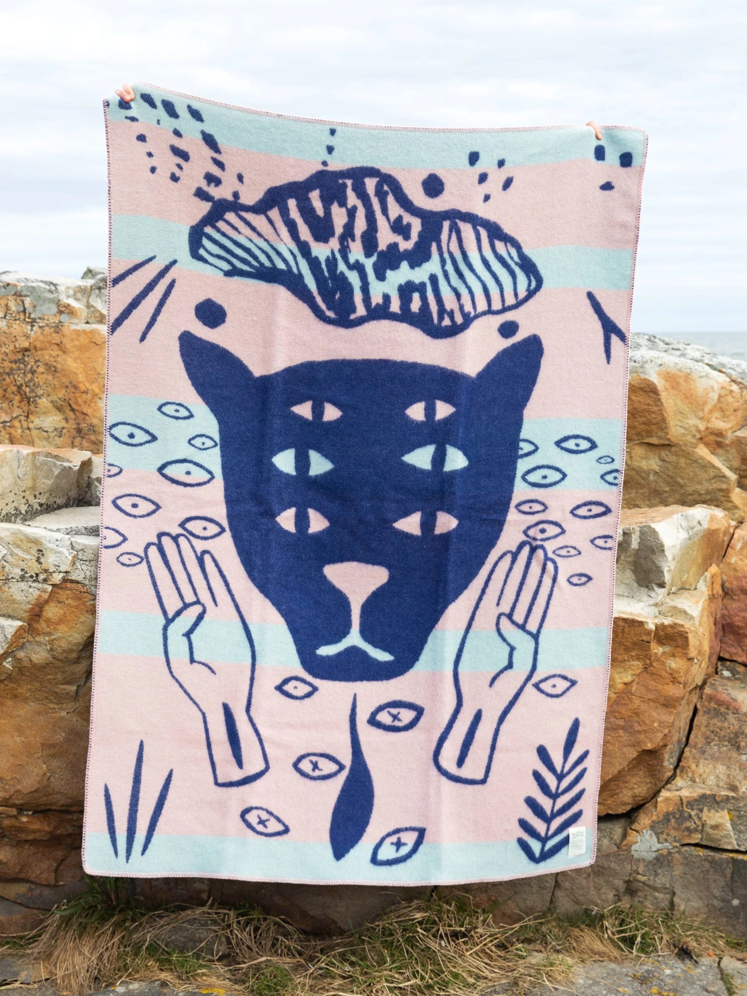 The Protector wool blanket / light pink