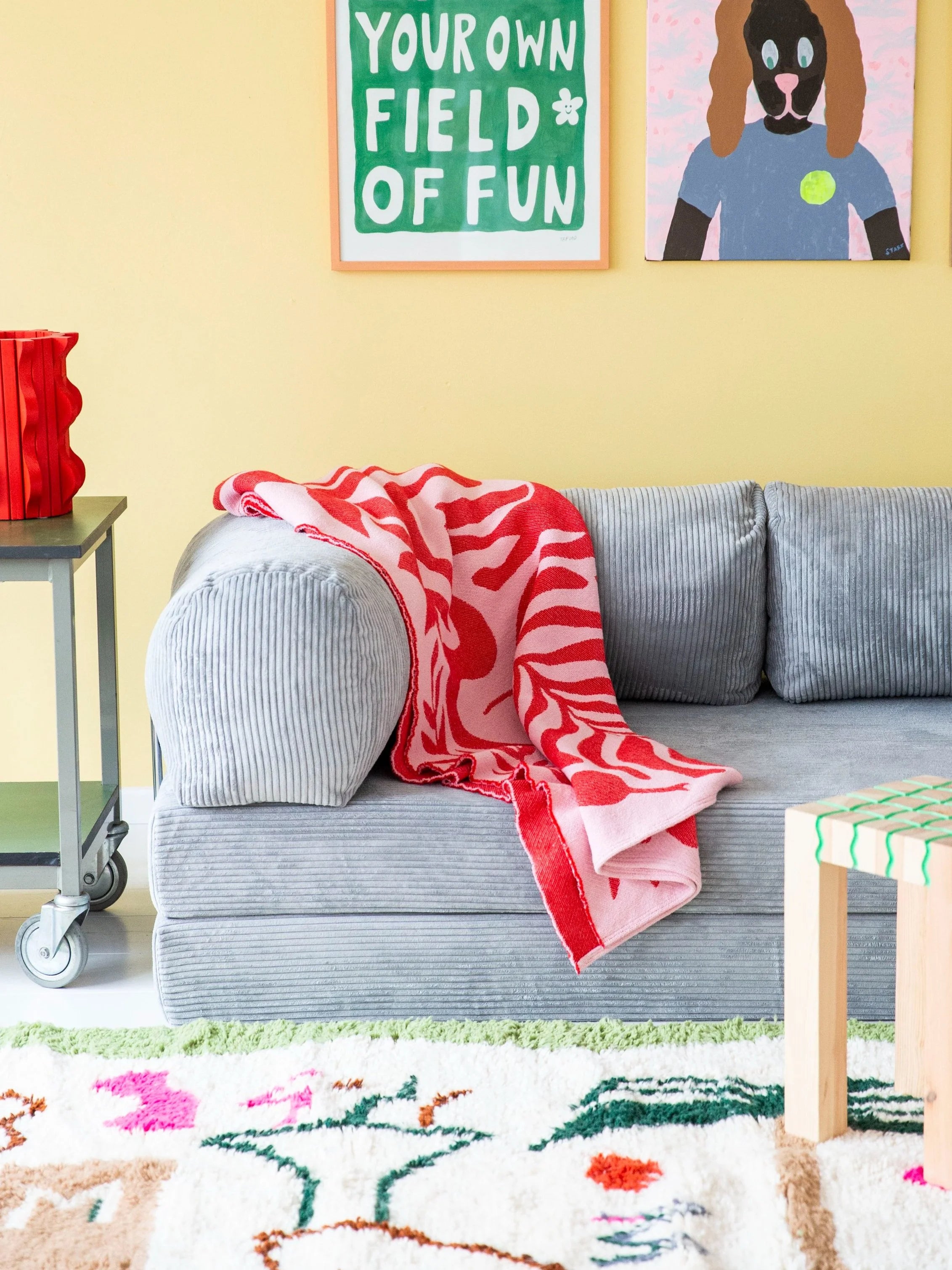 Totem animal garden / cotton blanket / pink & red