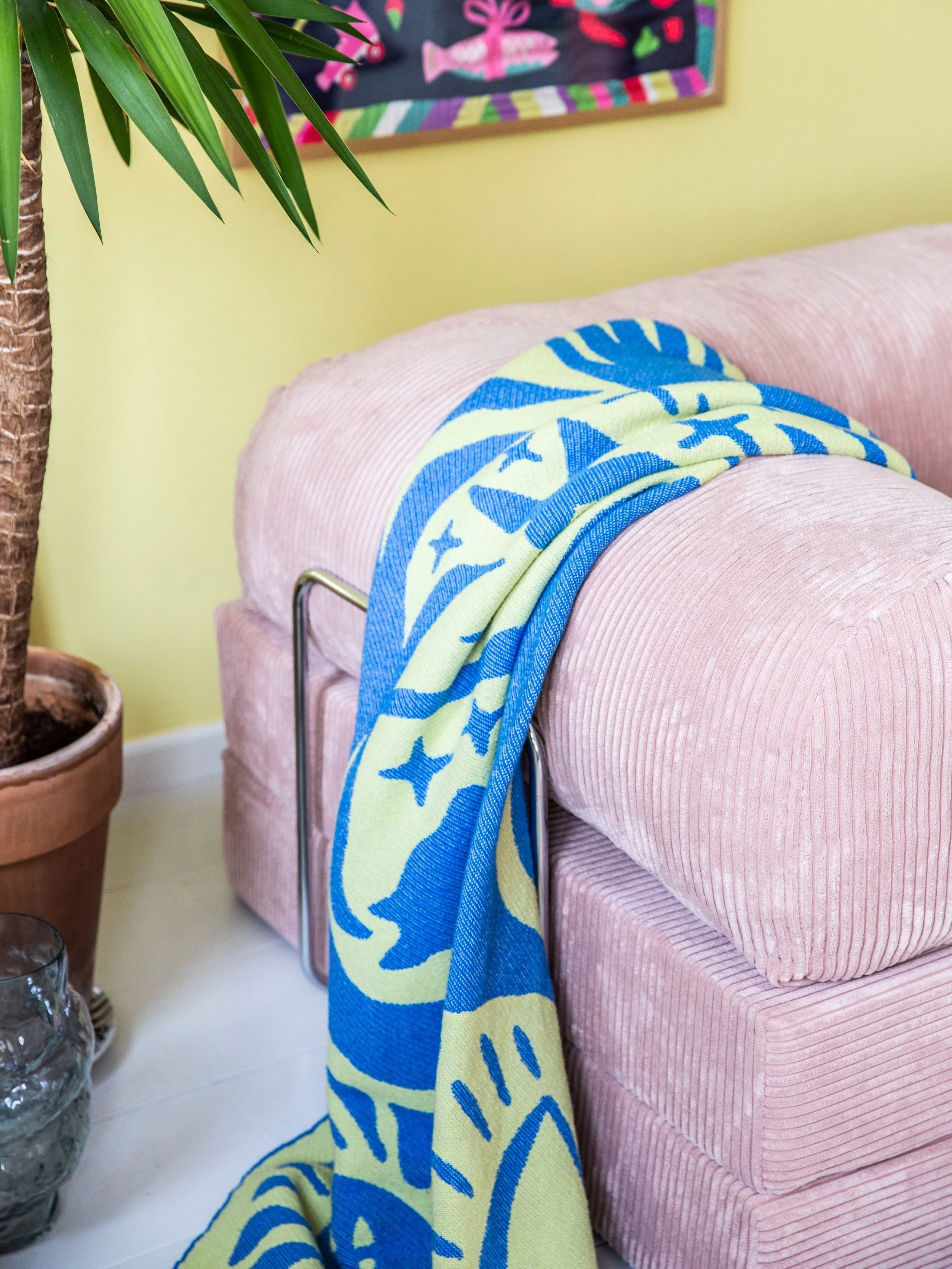 Totem animal garden / cotton blanket / lime & blue