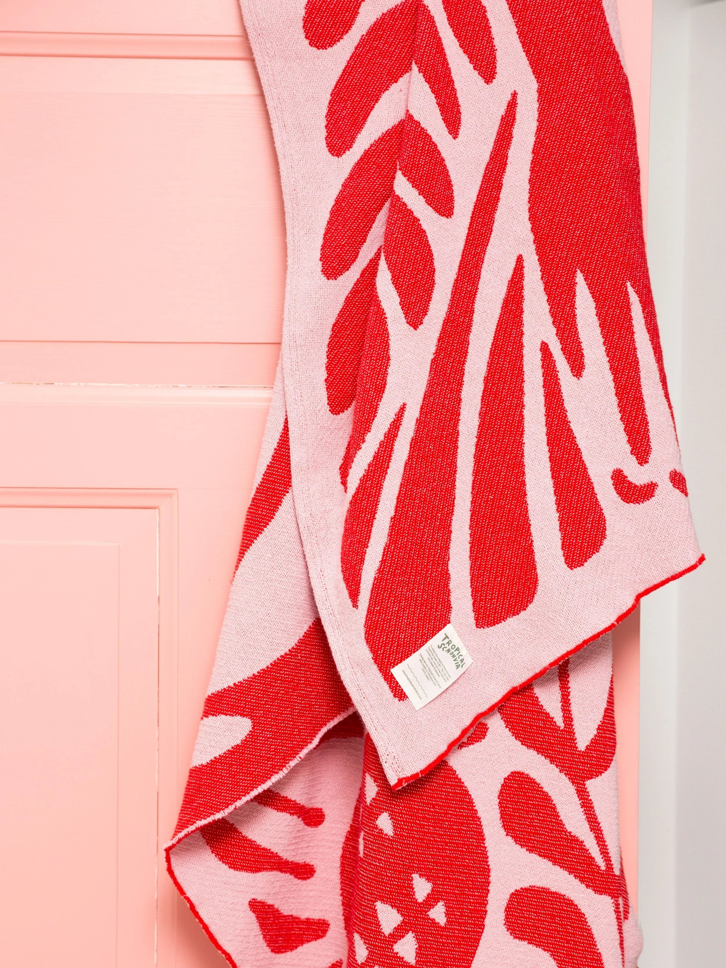 Totem animal garden / cotton blanket / pink & red