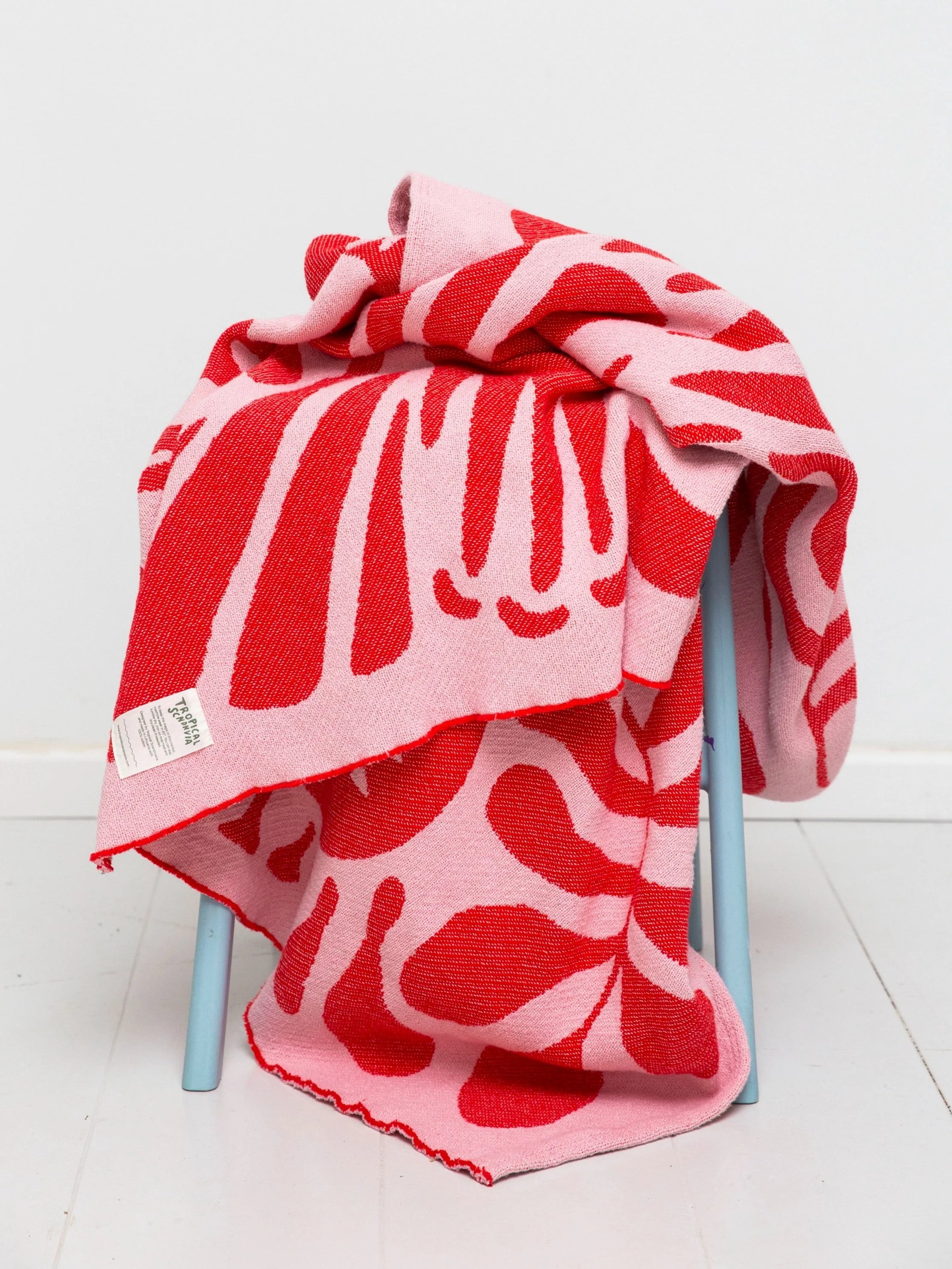Totem animal garden / cotton blanket / pink & red