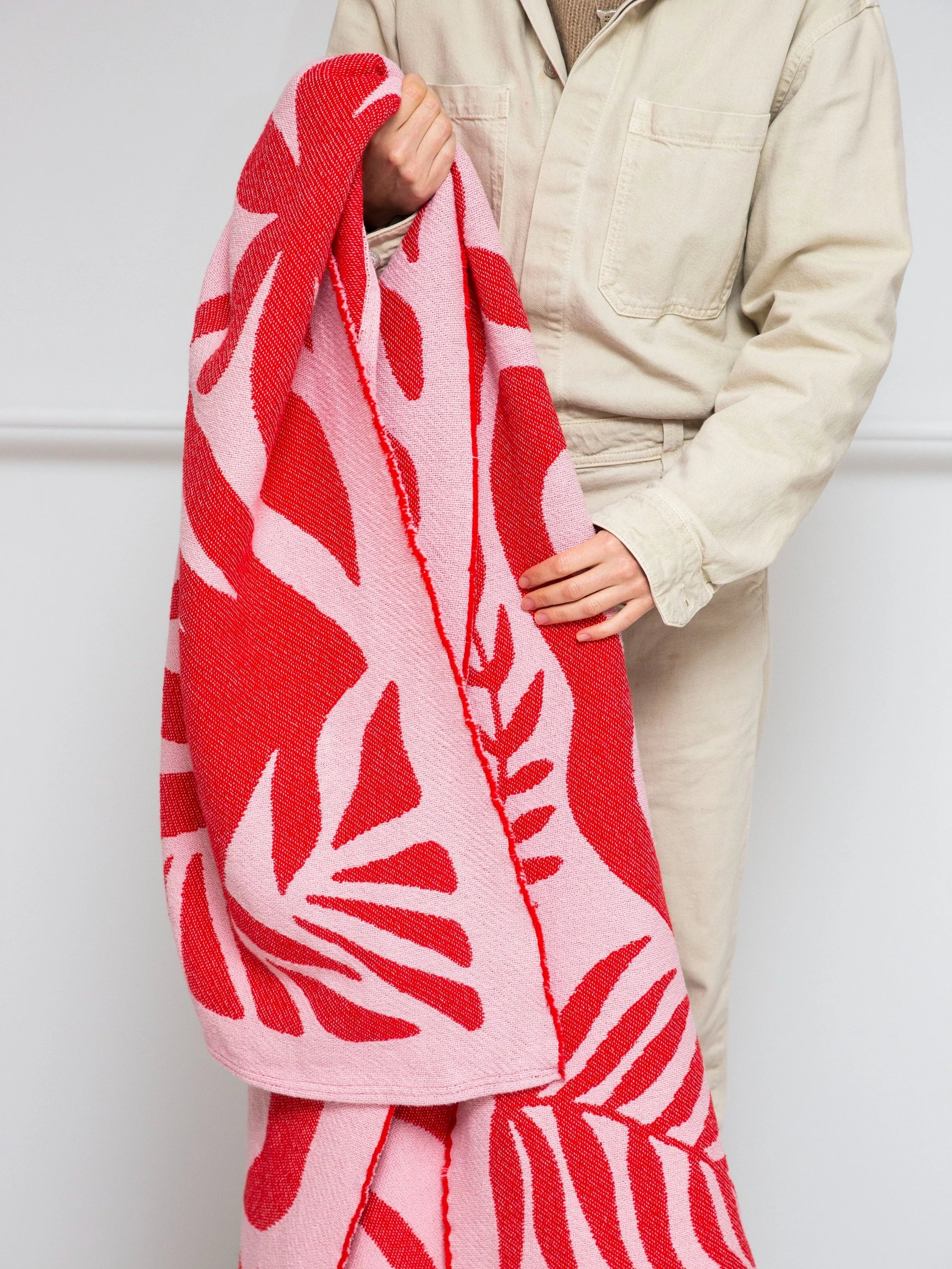 Totem animal garden / cotton blanket / pink & red