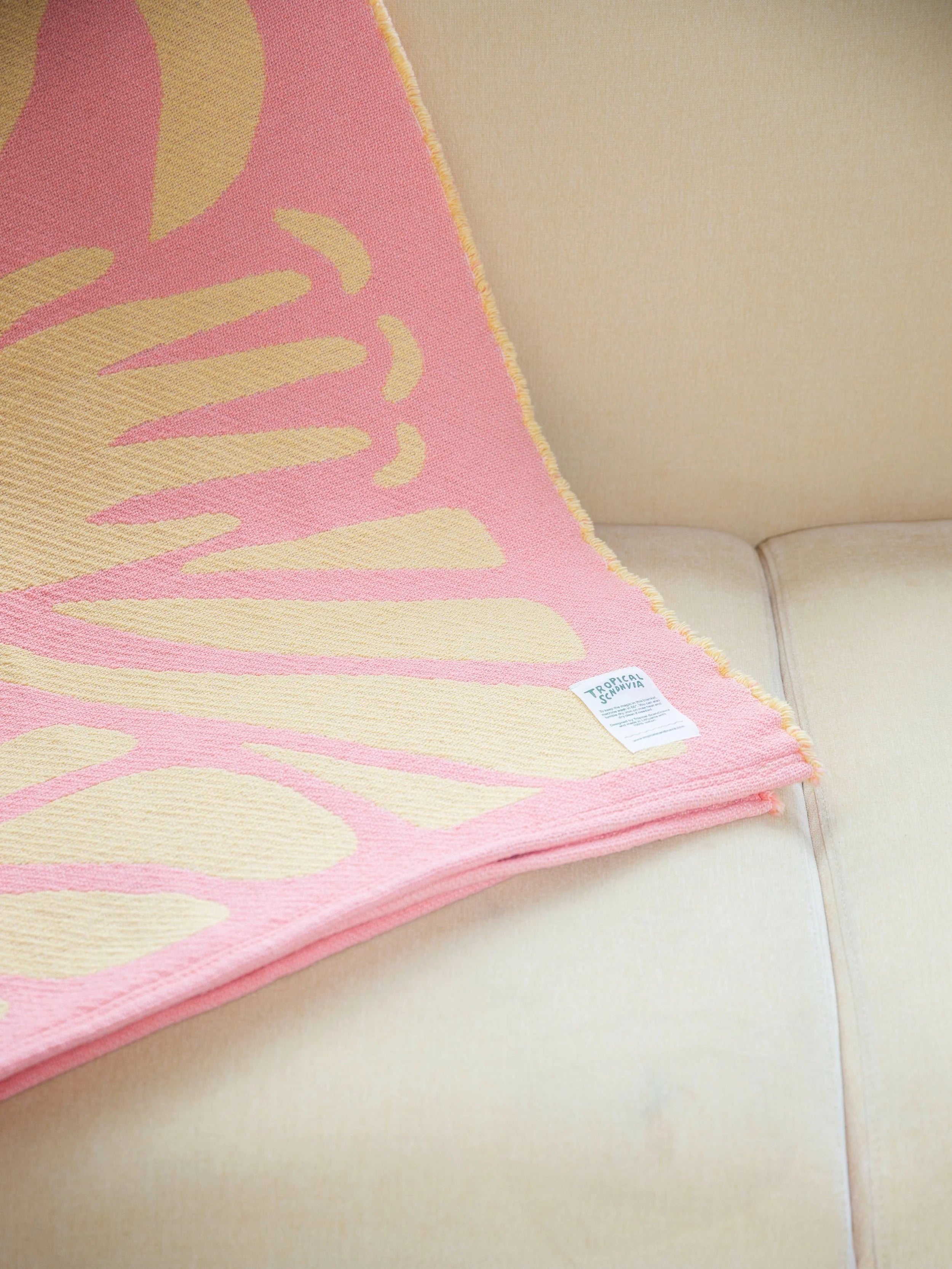 Totem animal garden / cotton blanket / pink & yellow