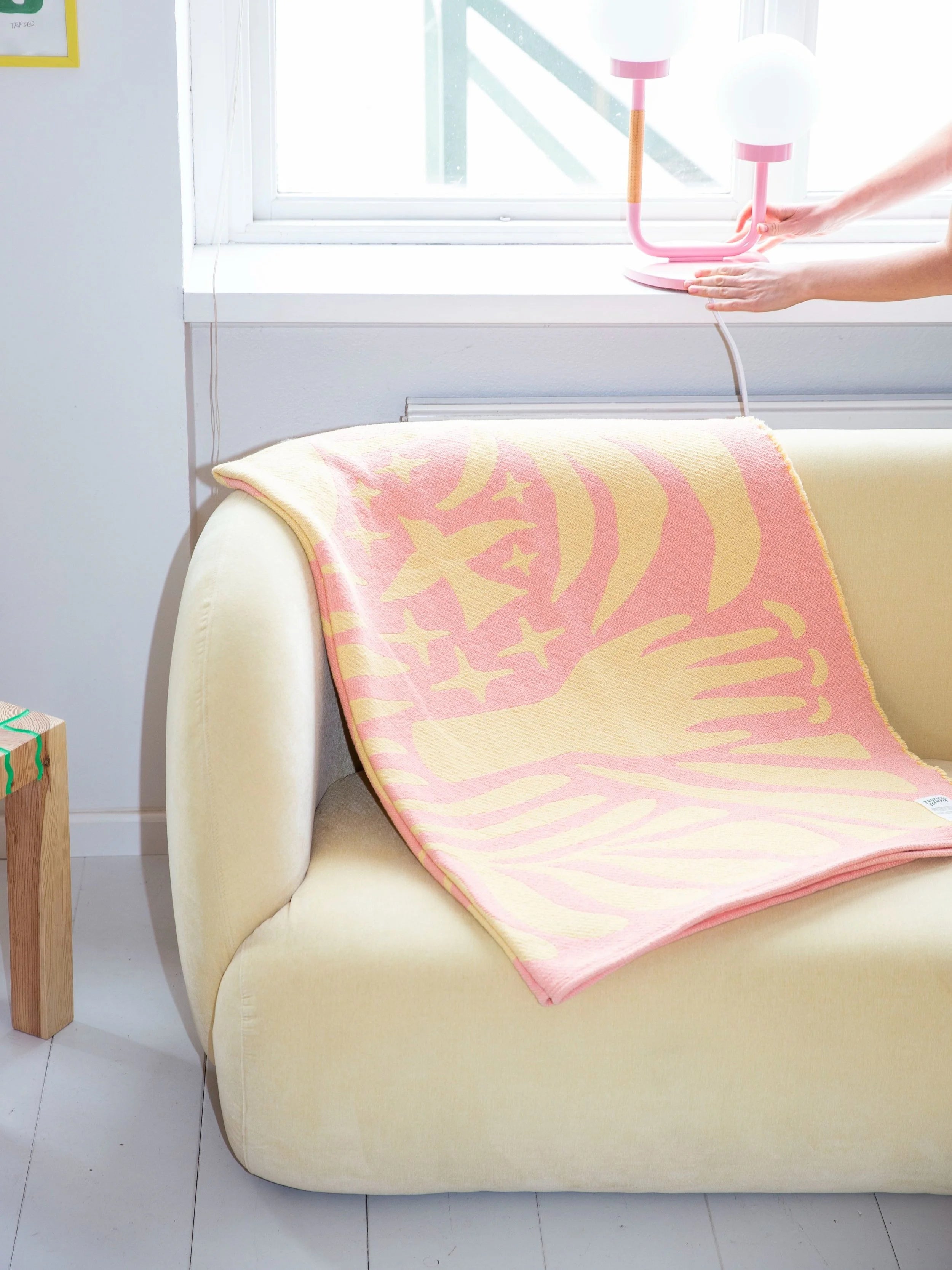 Totem animal garden / cotton blanket / pink & yellow