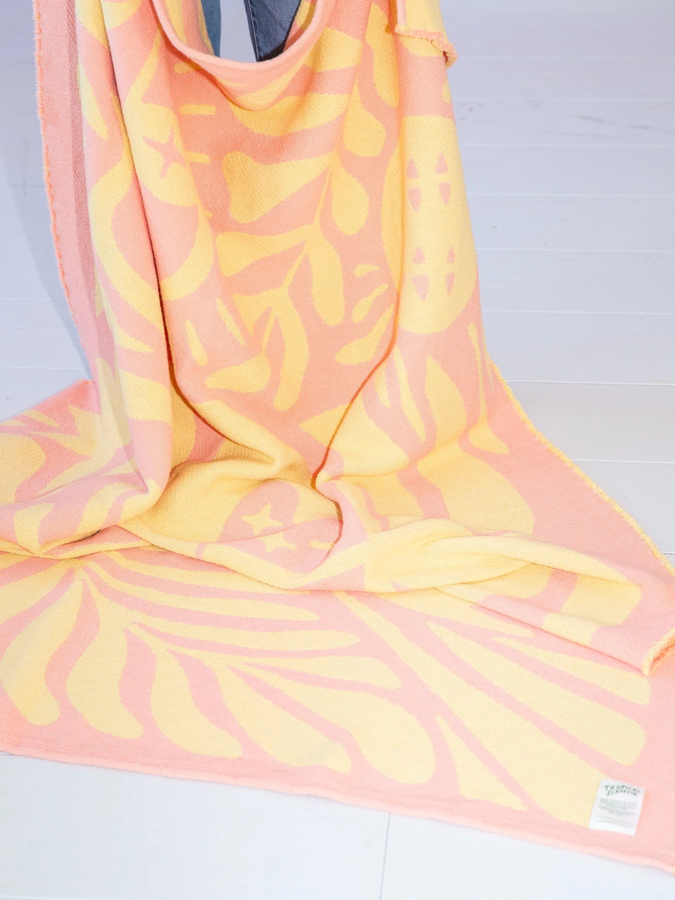 Totem animal garden / cotton blanket / pink & yellow