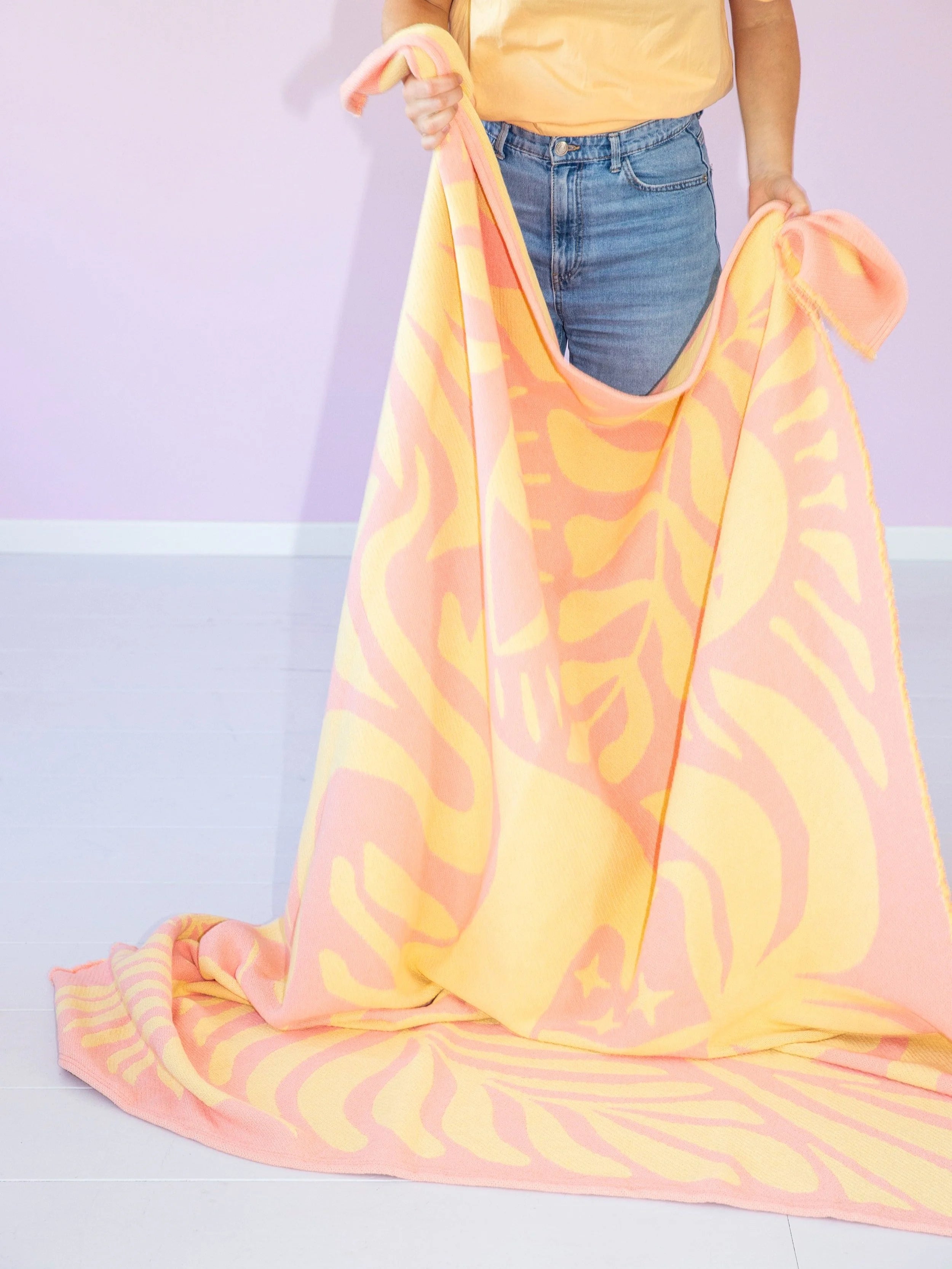 Totem animal garden / cotton blanket / pink & yellow