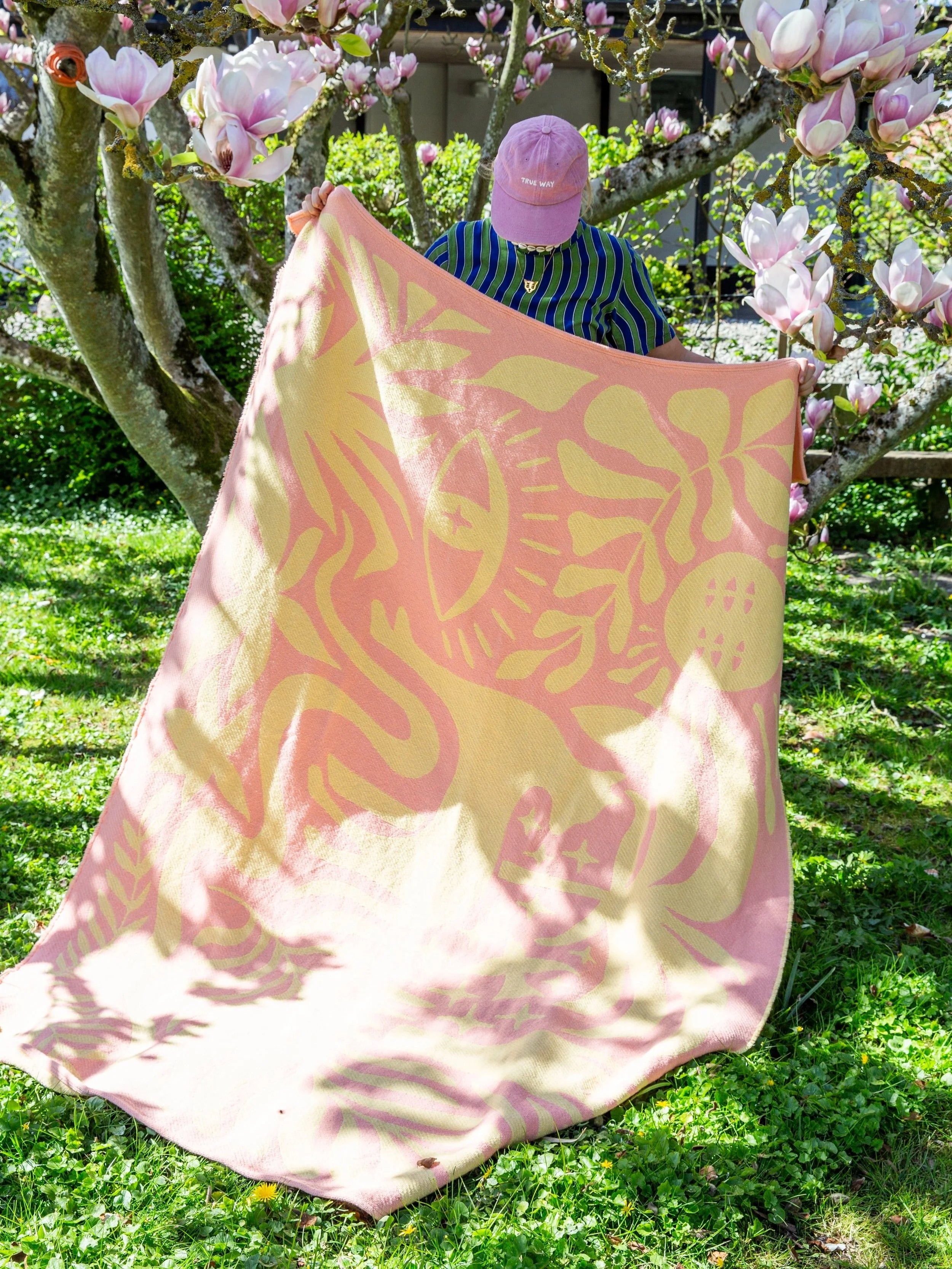 Totem animal garden / cotton blanket / pink & yellow