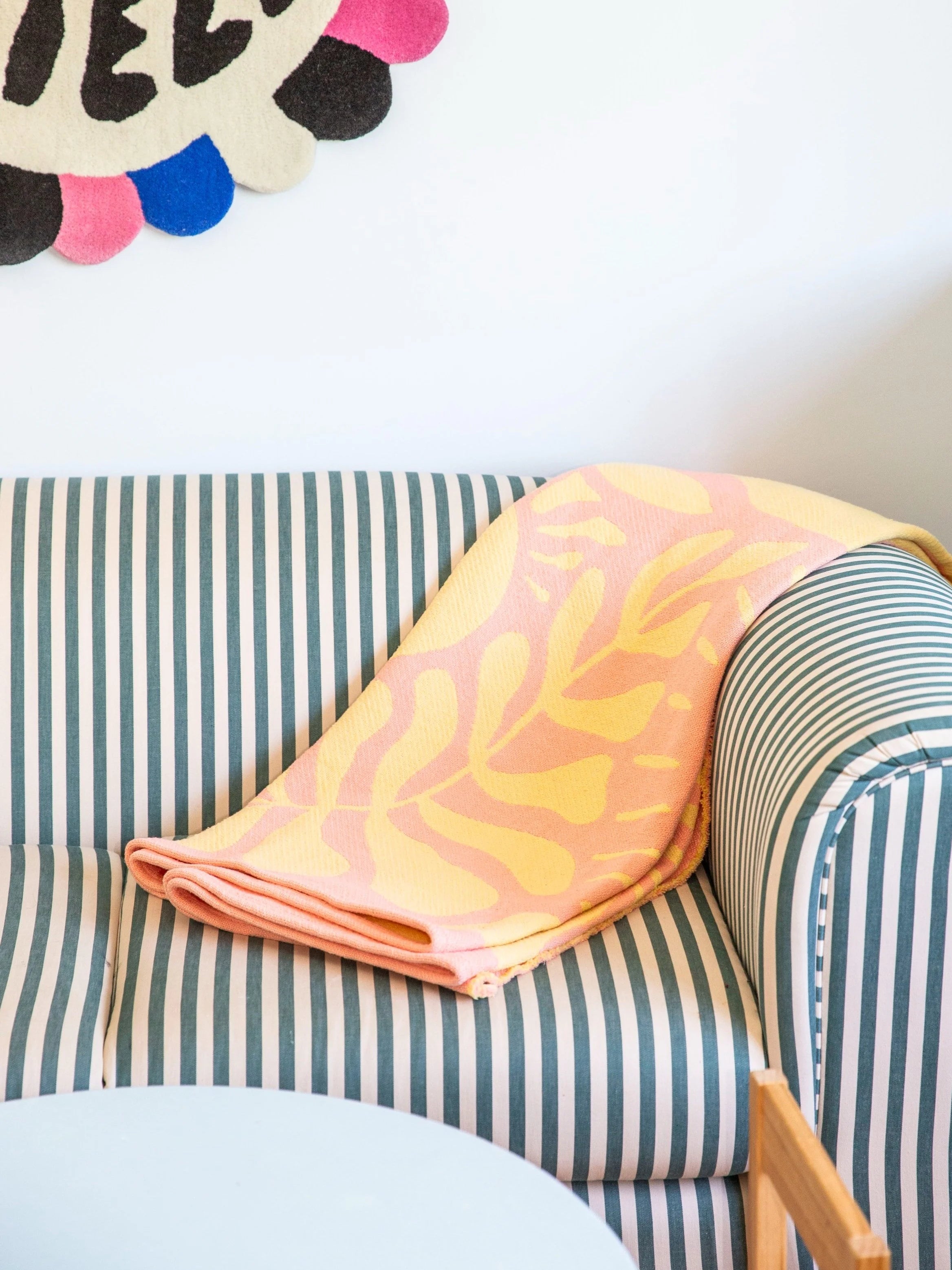 Totem animal garden / cotton blanket / pink & yellow