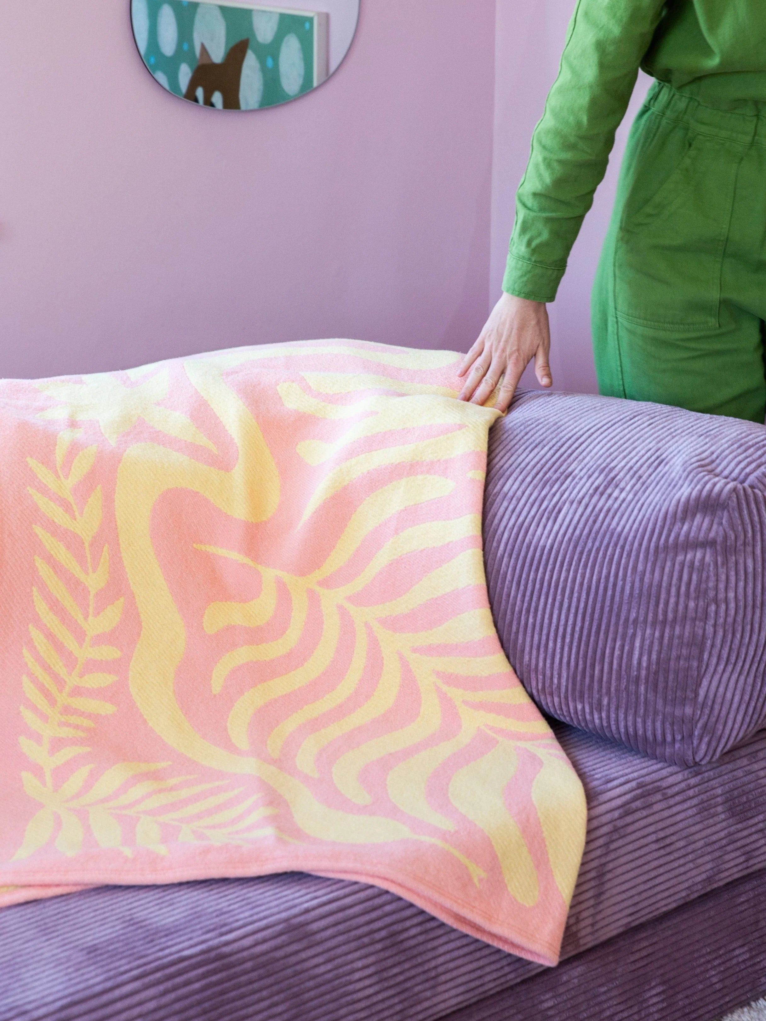 Totem animal garden / cotton blanket / pink & yellow