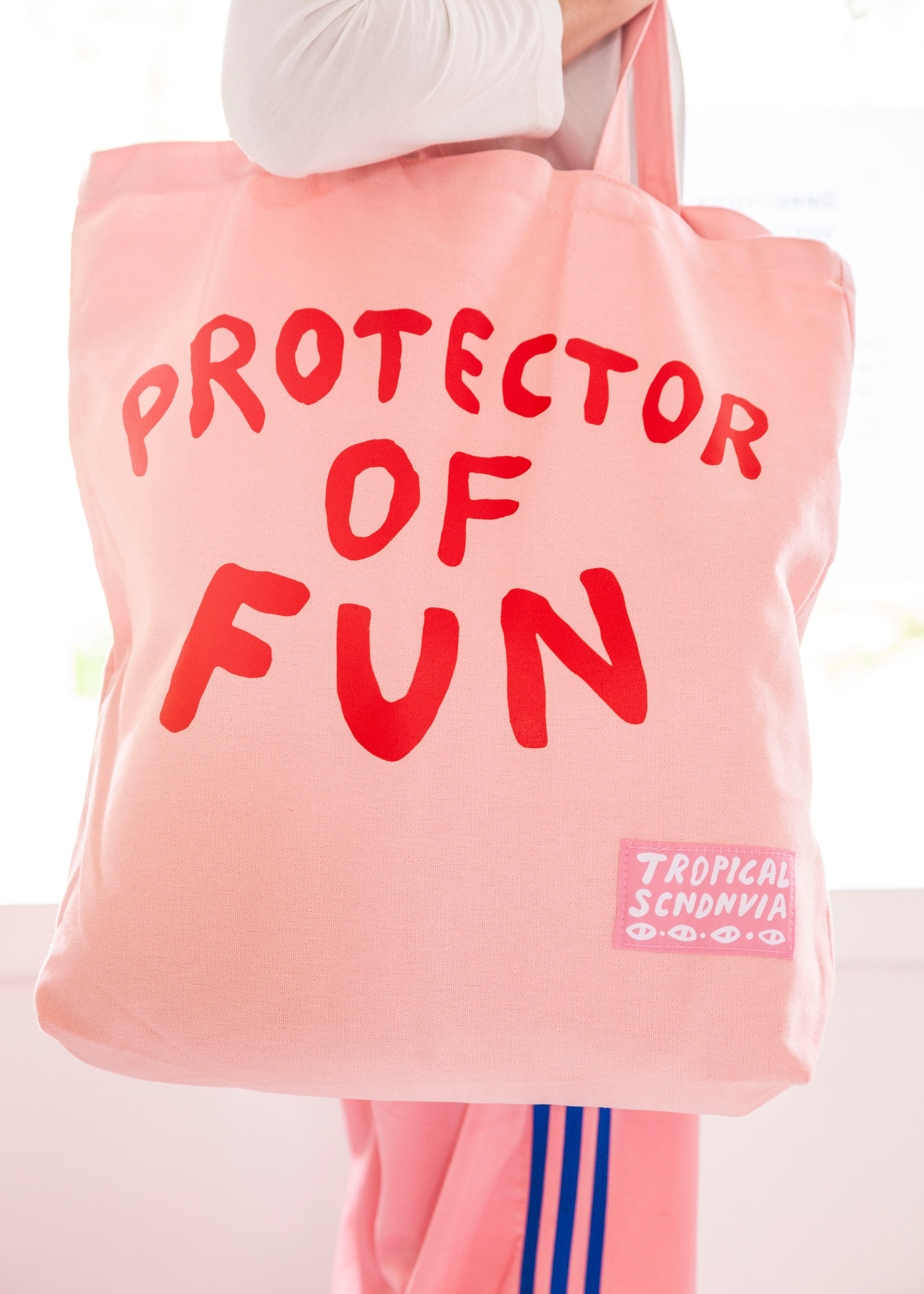 Protector of fun tote bag / pink